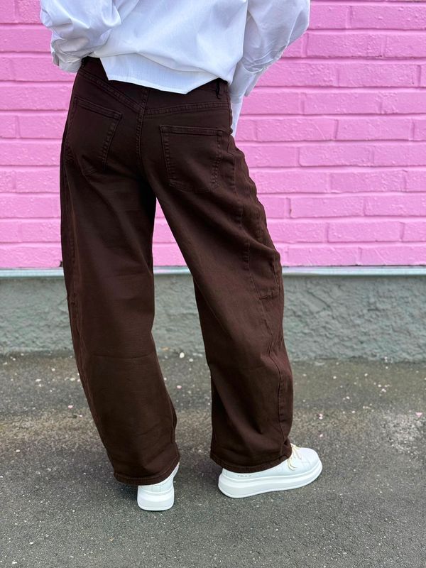 Brownie Loose Barrel Jeans