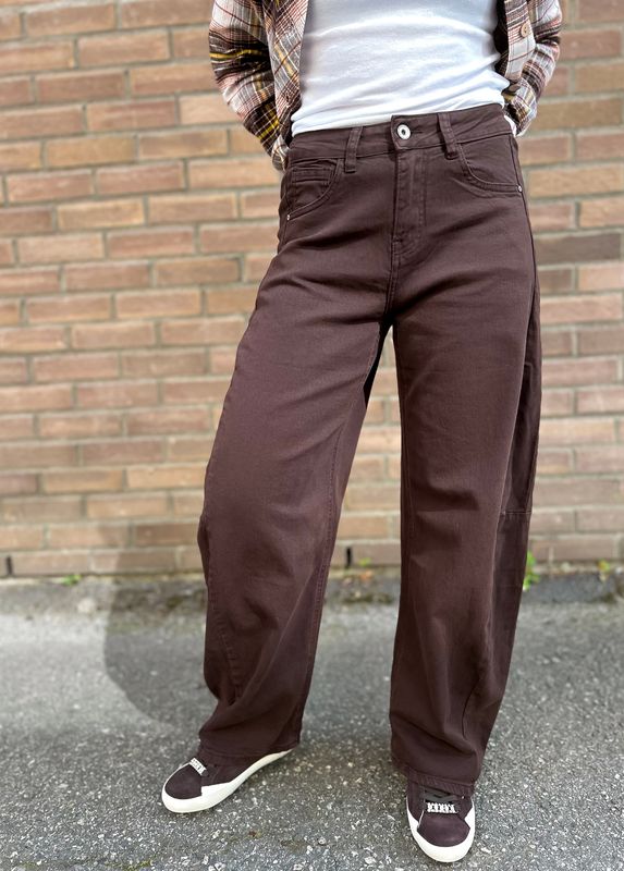 Brownie Loose Barrel Jeans