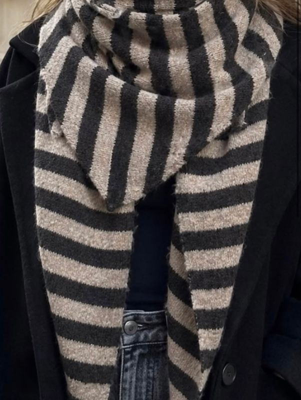 Stripe Knit Scarf Qnuz