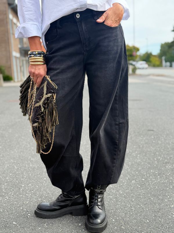Brownie Loose Barrel Jeans