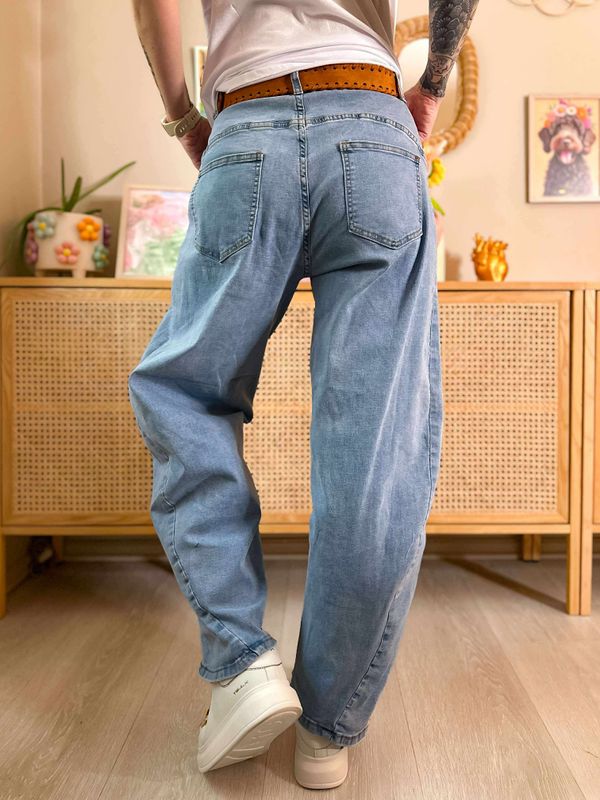 Barrel Belted Jeans