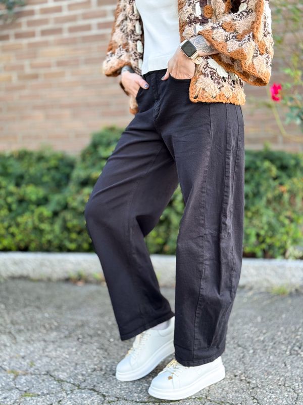 Brownie Loose Barrel Jeans