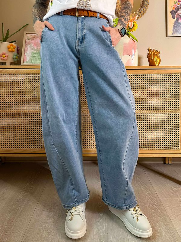Barrel Belted Jeans