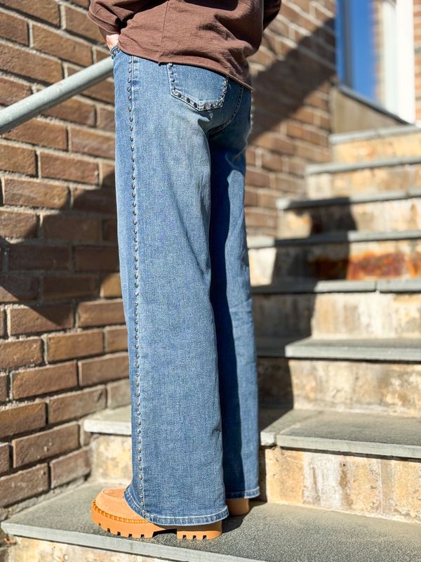 Jeans With Studs Qnuz